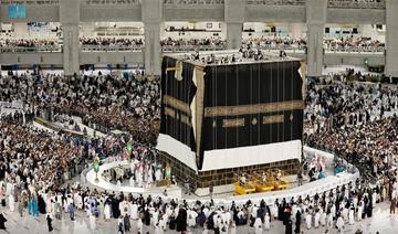 Installation d’une nouvelle couverture de la Kaaba à la veille de l’Hégire 1444