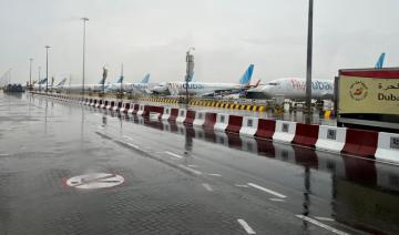 Reprise progressive du trafic à l'aéroport de Dubaï, toujours inondé 