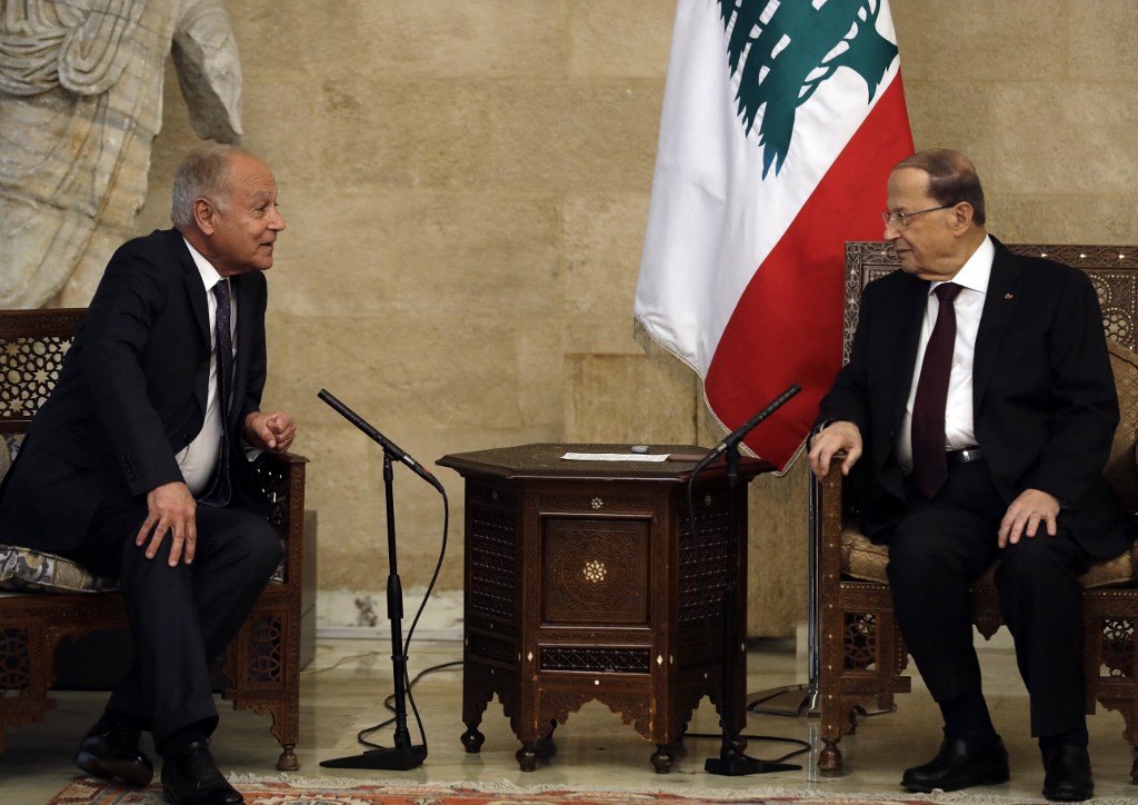 Le président libanais Michel Aounrencontre le secrétaire général de la Ligue arabe, Ahmed Aboul Gheit, au palais présidentiel de Baabda, à l'est de la capitale Beyrouth, le 11 février 2019. (Photo, AFP)