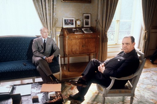 Le Premier ministre français Raymond Barre (à droite) rencontre le président français Valery Giscard d'Estaing à l'Elysée, à Paris, le 15 avril 1981(Photo, AFP/ Archives)