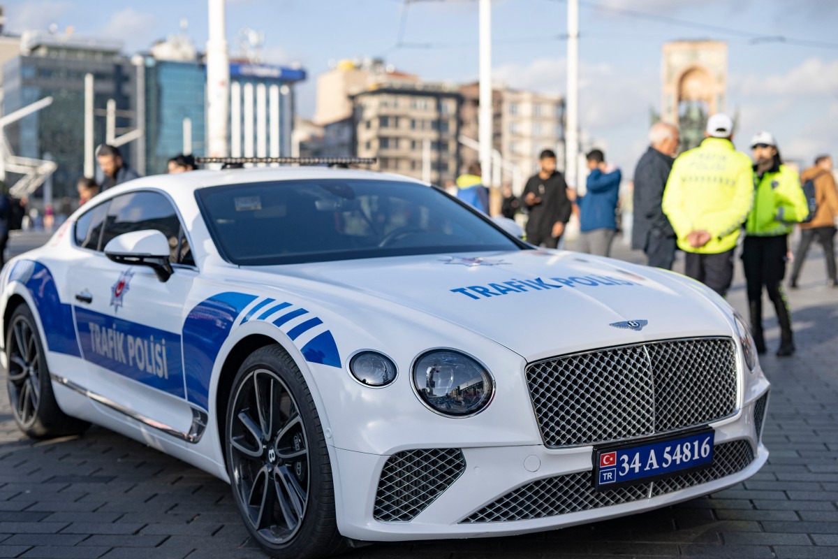 Les surprenantes voitures de la police turque