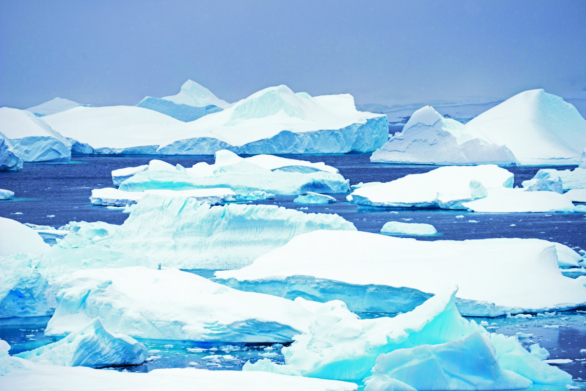 Naviguer au milieu des icebergs en pleine tempête peut s'avérer une expérience terrifiante. (Photo /Maya Beano)
