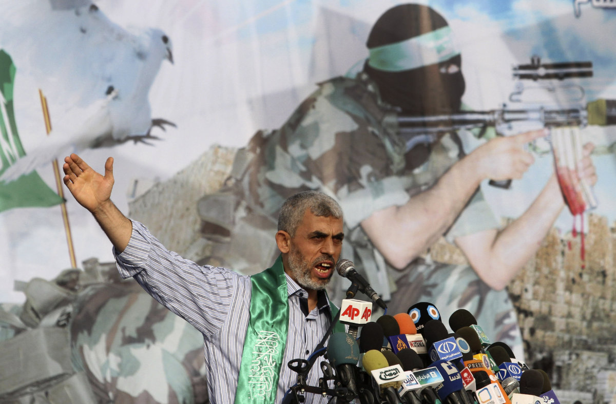 Sur cette photo du 21 octobre 2011, Yahya Sinwar, fondateur de l'aile militaire du Hamas, parle lors d'un rassemblement à Khan Younis, dans le sud de la bande de Gaza. (AP Photo/File)