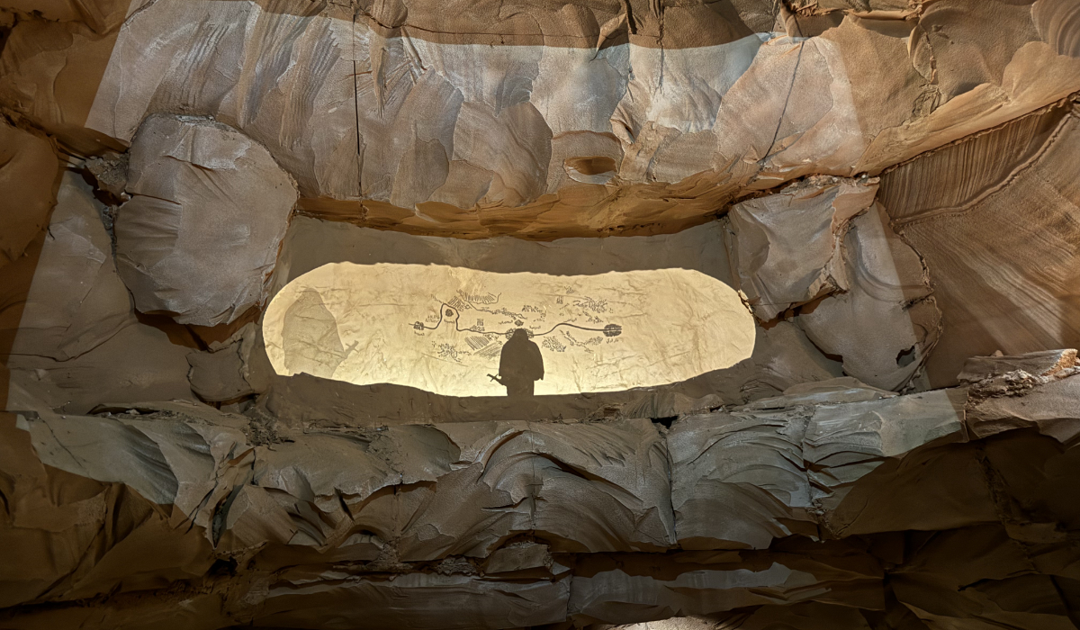 Les visiteurs ont été attirés par la grotte de Turki, créée d'après une grotte dans laquelle l'imam Turki s'est réfugié de manière stratégique. (Photo AN de Lama Alhamawi)