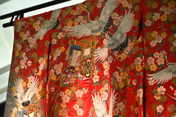 Les motifs et les tissus des kimonos reflètent souvent les changements saisonniers, les festivals et l’esthétique artistique, soulignant ainsi leur lien avec la culture japonaise. (Photo fournie)