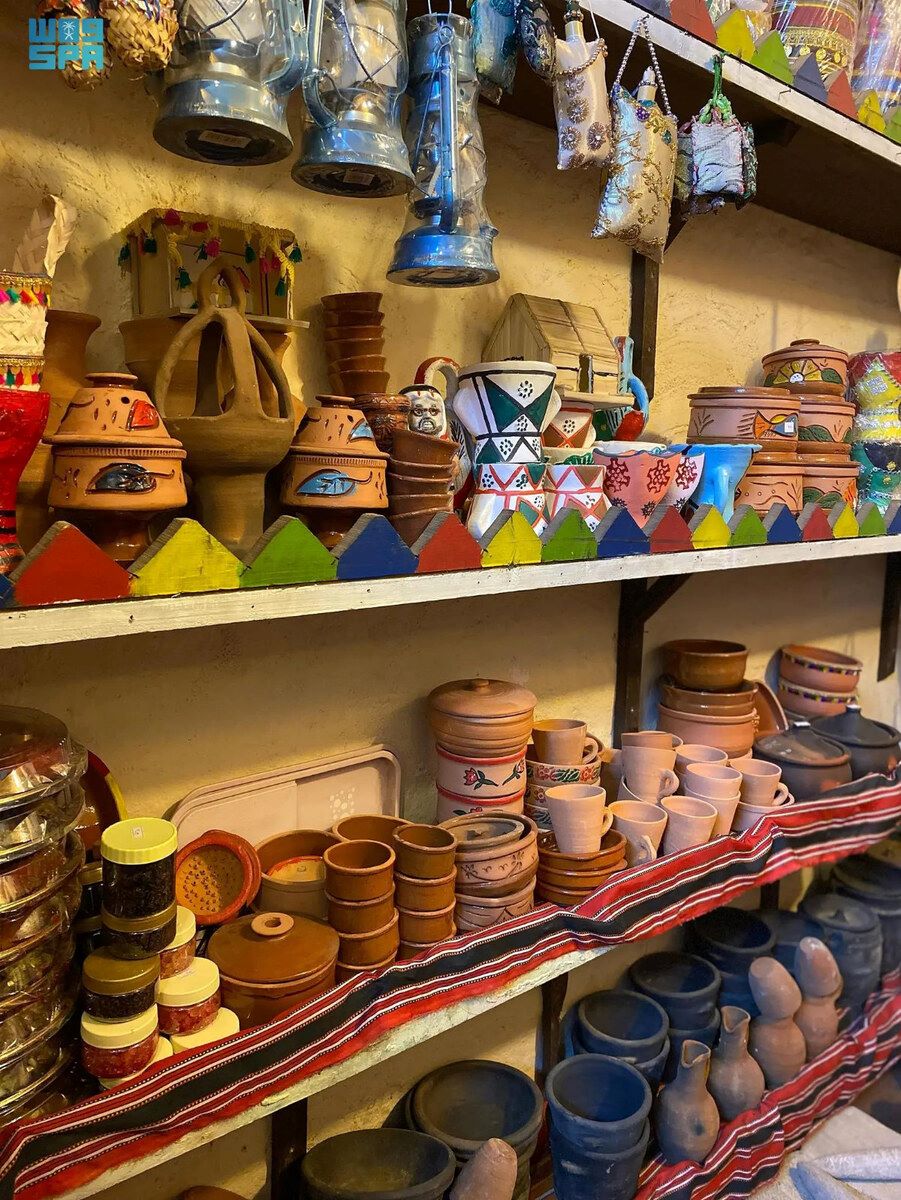 Cuisiner dans des pots en terre cuite fait partie de l'expérience du patrimoine de la région et apporte la chaleur du passé.