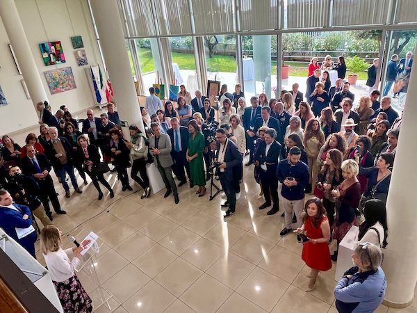 Vue du public à l'ambassade d'Italie au Liban le jour de l'inauguration (photo, ambassade d'Italie au Liban)