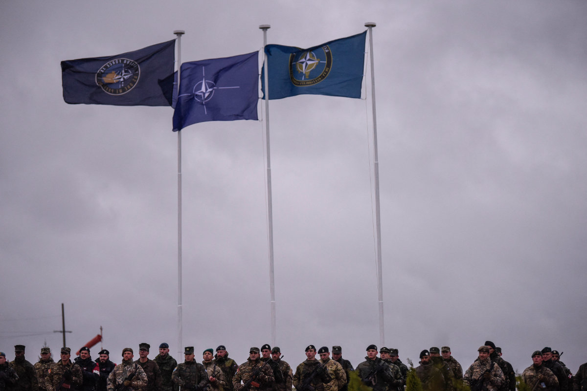 Des membres des forces de maintien de la paix dirigées par l'OTAN au Kosovo assistent à la cérémonie de changement de commandement, à Pristina, le 15 octobre 2021. (Photo, AFP)