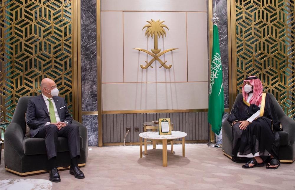 Le ministre grec des AE lors de sa réunion avec le prince héritier d'Arabie saoudite Mohammed ben Salmane à Riyad