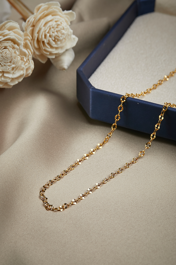 Une autre tradition, le marié offre de l'or ou d'autres bijoux à la mère de la mariée (Shutterstock).