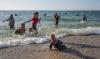 "Sortir de la destruction et de la mort" : des Gazaouis à la plage comme avant la guerre