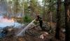 En forêt de Fontainebleau, les opérations se poursuivent pour contenir les reprises de feu