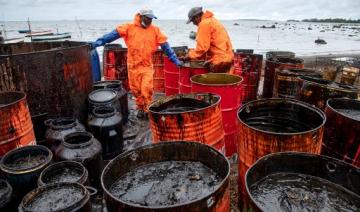 Navire échoué à Maurice : Lecornu craint des boulettes d'hydrocarbures à La Réunion