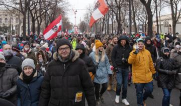 Coronavirus: 10 000 manifestants antimasques à Vienne