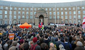 Une manifestation dégénère à Bristol, des policiers blessés