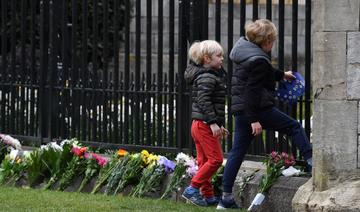 Salves de tirs et recueillement en hommage au prince Philip