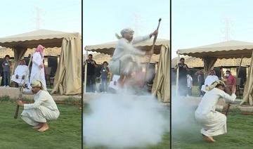 Des Saoudiens gardent intacte la tradition du «Taachir», une danse guerrière 
