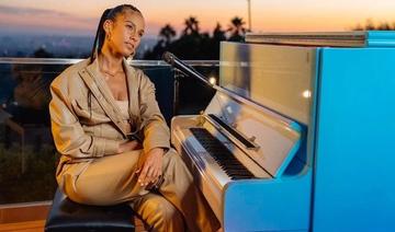 La chanteuse américaine Alicia Keys chante une sérénade à des élèves en Arabie saoudite