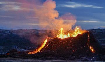 En Islande, l'éruption se transforme en grandioses geysers de lave 