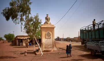 Un monument érigé en l'honneur du premier soldat français tué et des soldats maliens tués lors de la bataille de Konna, le 20 mars 2021 (Photo, AFP)