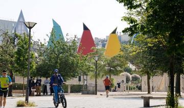 Reconnaissables à leurs chapiteaux pointus et colorés, « Les Etincelles », sises au coeur du parc André-Citroën (sud-ouest parisien), font écho à la salle d'exposition temporaire installée sur le Champ-de-Mars pendant les travaux du Grand Palais, dont le Palais de la découverte occupe une des ailes (Photo, AFP)