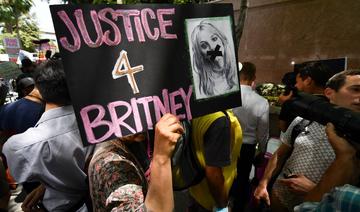 «J'arrête» la scène, écrit Britney Spears              