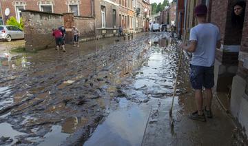 Belgique : à Dinant, déblayage et désolation après un torrent de boue 