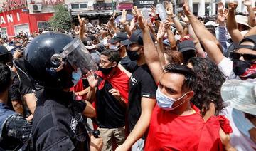 Tunisie: le président démet le gouvernement, Ghannouchi en sit-in devant le Parlement gardé par l'armée