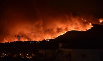 Le feu embrase des villages aux portes d'Athènes