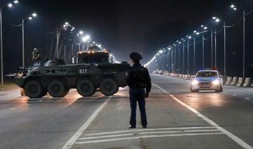 La police et les militaires kazakhs ont érigé un barrage routier à l'entrée de la ville d'Almaty, le 18 mars 2020 (Photo, AFP)