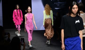 «Nouvelle aube»: la Fashion week démarre à Paris sur le podium