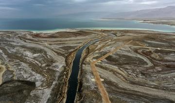 Quand la mer Morte s'efface, de singuliers cratères apparaissent