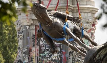 Une capsule temporelle ouverte après 130 ans sous une statue confédérée en Virginie