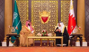 Le prince héritier saoudien arrive à Bahreïn et s’entretient avec le roi Hamad