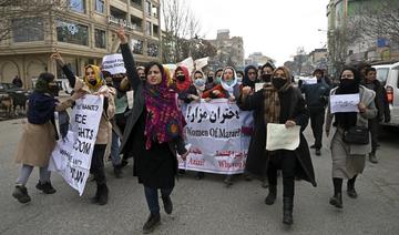 Des talibans aspergent de gaz poivré des manifestantes à Kaboul