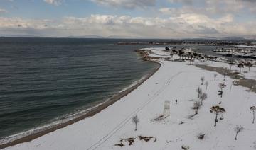 La neige perturbe à Istanbul et Athènes les trafics aérien et routier