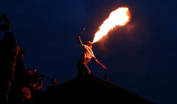 Des cerfs-volants illuminent le ciel de Dacca lors du festival de Shakrain au Bangladesh