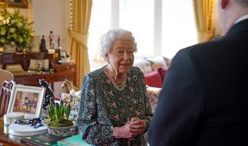 Elizabeth II reçoit en personne après une frayeur liée à la Covid 