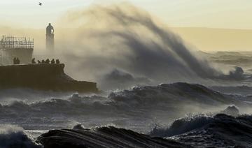 La tempête Eunice balaie le nord de l'Europe, faisant au moins huit morts