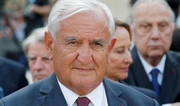 Présidentielle: Raffarin apporte son soutien à Macron, Taubira se retire