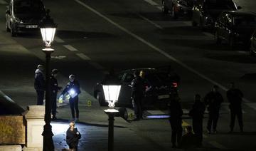 Un policier tire avec un fusil d'assaut sur une voiture à Paris: deux morts