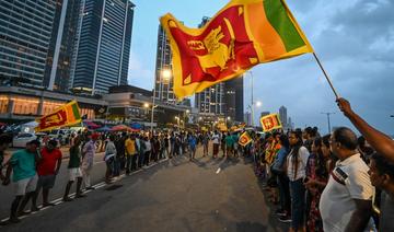 Sri Lanka: ordre de tirer sur les émeutiers, des manifestants défient le couvre-feu 