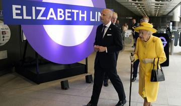 Visite surprise d'Elizabeth II pour inaugurer une ligne de métro portant son nom