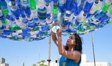 A Amman, une artiste recycle du plastique pour sensibiliser sur l'environnement