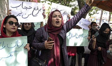 Afghanistan: les présentatrices télé, forcées de se couvrir le visage, jurent de continuer la lutte