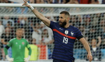 Bleus: Karim Benzema, seul sur son nuage