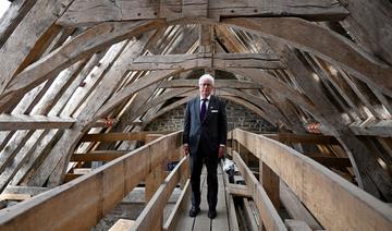France: Ken Follett visite la cathédrale qu'il a aidé à restaurer 