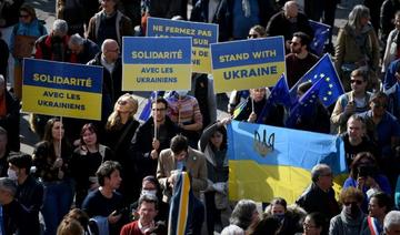Manifestation d'ONG à Paris pour l'accueil de migrants sans-abri dans les centres pour les Ukrainiens