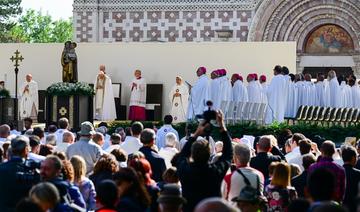 Italie: à l'Aquila, le pape rend hommage à la «dignité» de la population