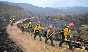 Dans le nord de la Californie, les pompiers peinent à contenir un violent incendie